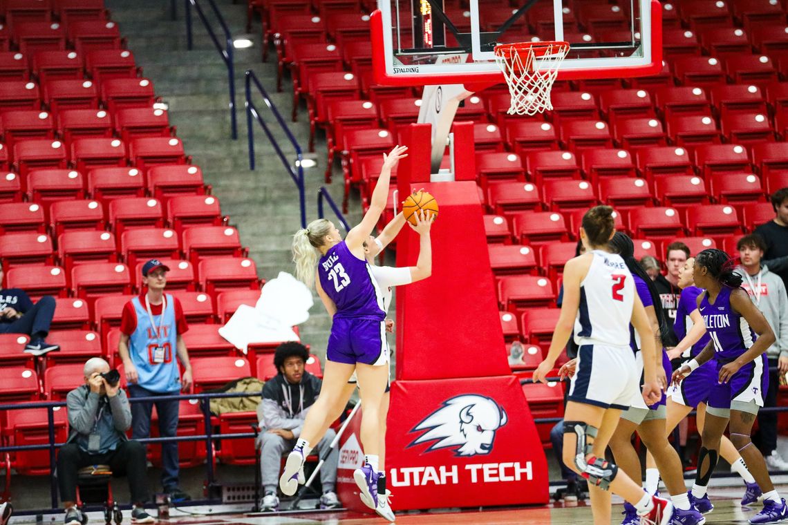 Texan women struggle with open shots, Utah Tech capitalizes