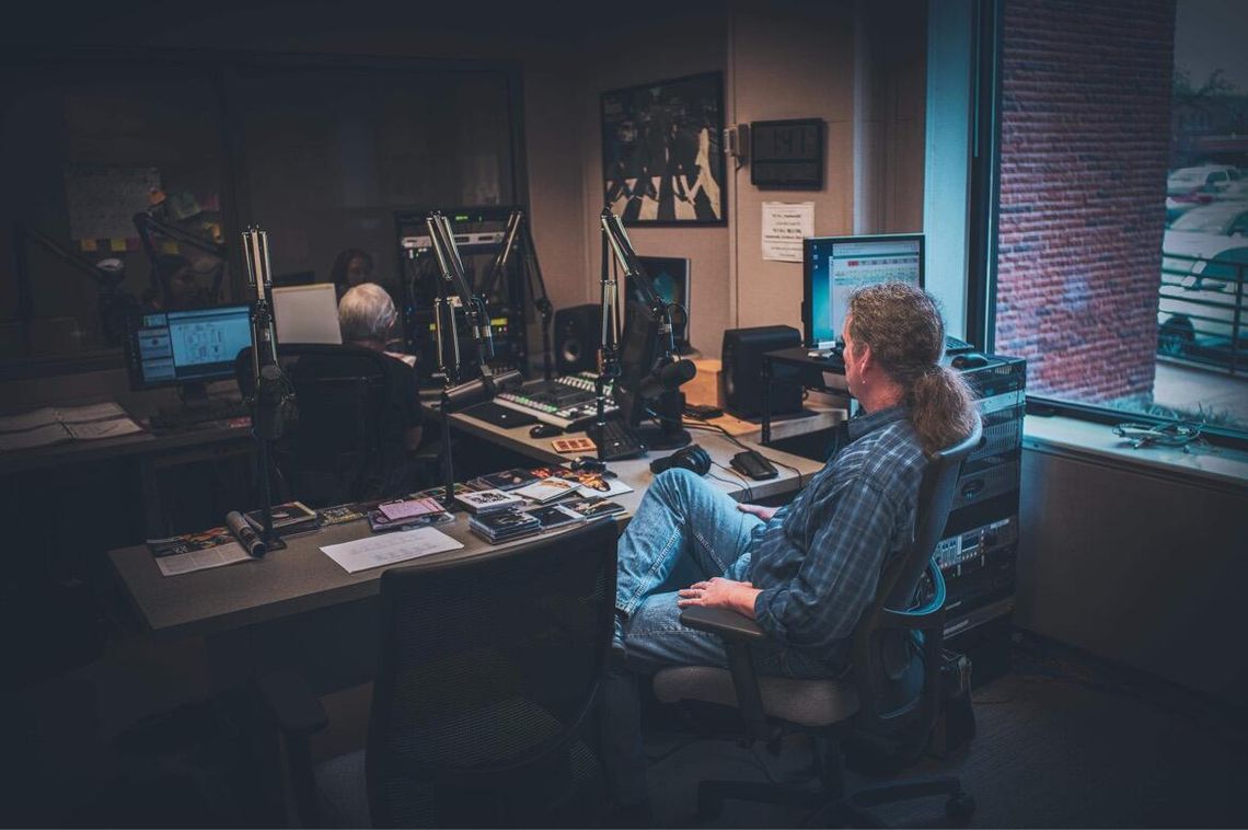 The end of an era: Mike Pierce and Hank Jones say goodbye to ‘Essential Jazz’